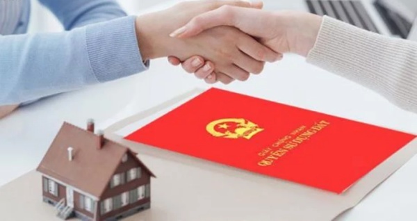 Khi mua bán nhà đất nên công chứng hay chứng thực?